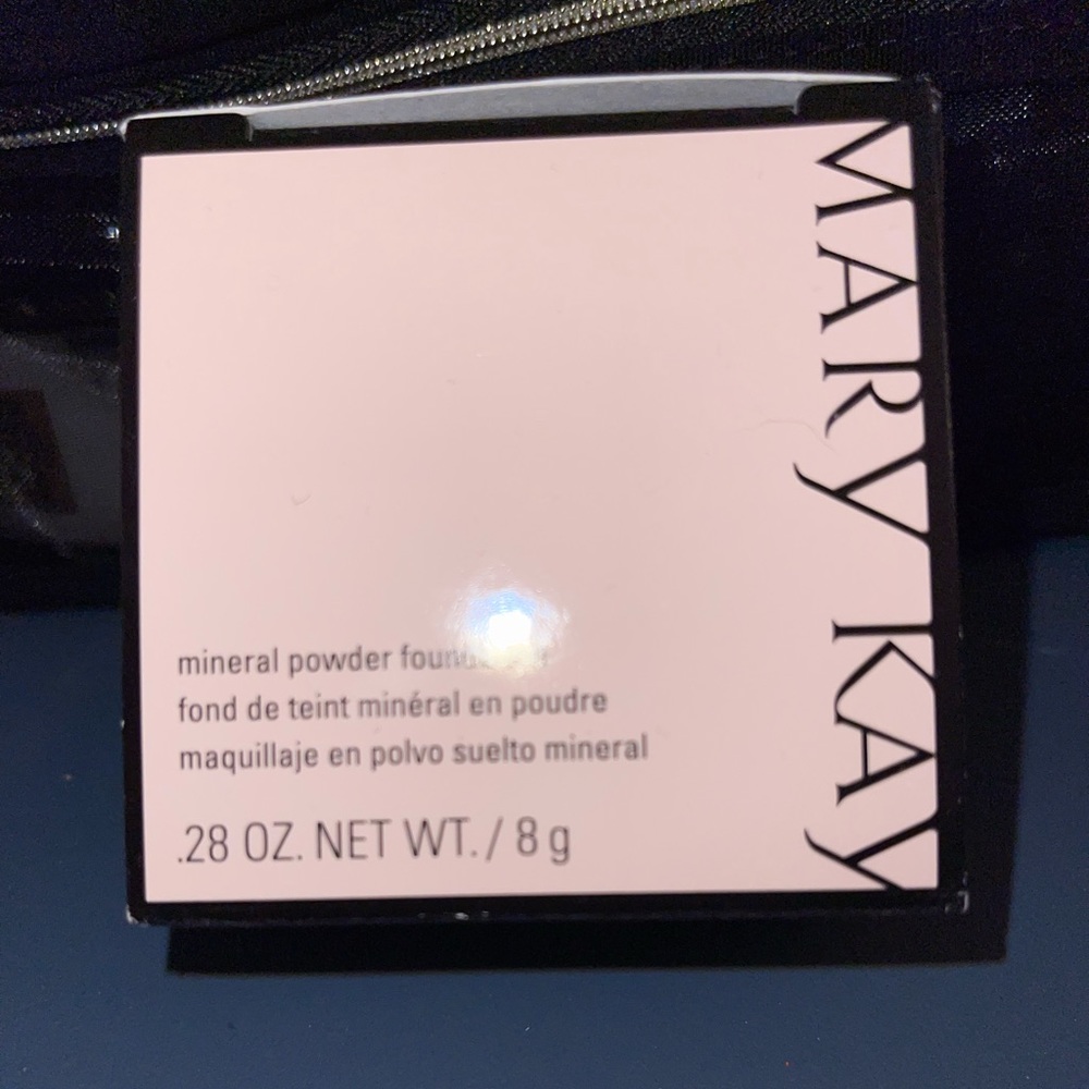 Mary Kay mineral powder foundation in Ivory 1